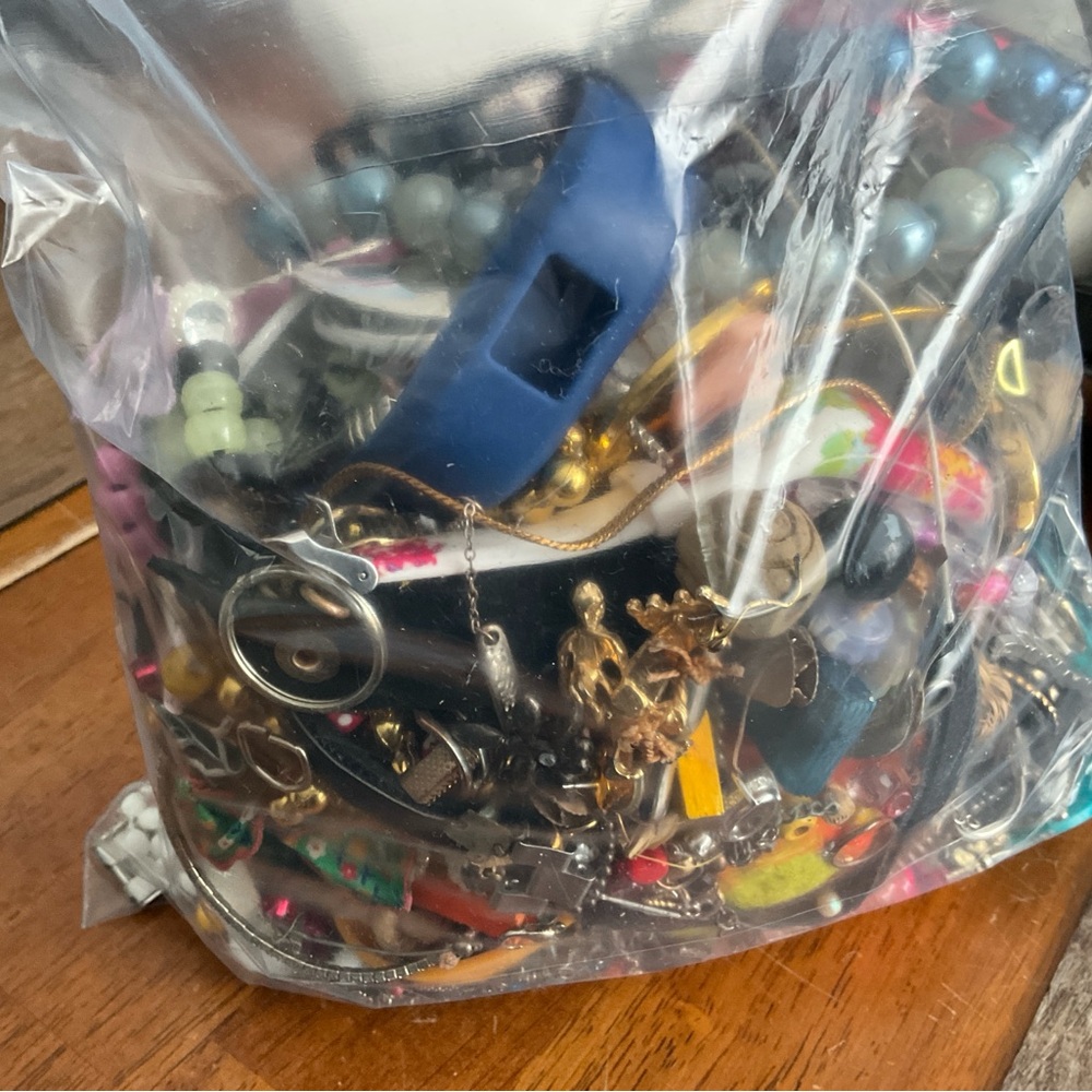Mixed SCRAPS Jewelry and Accessories Bag - Picture 4 of 5